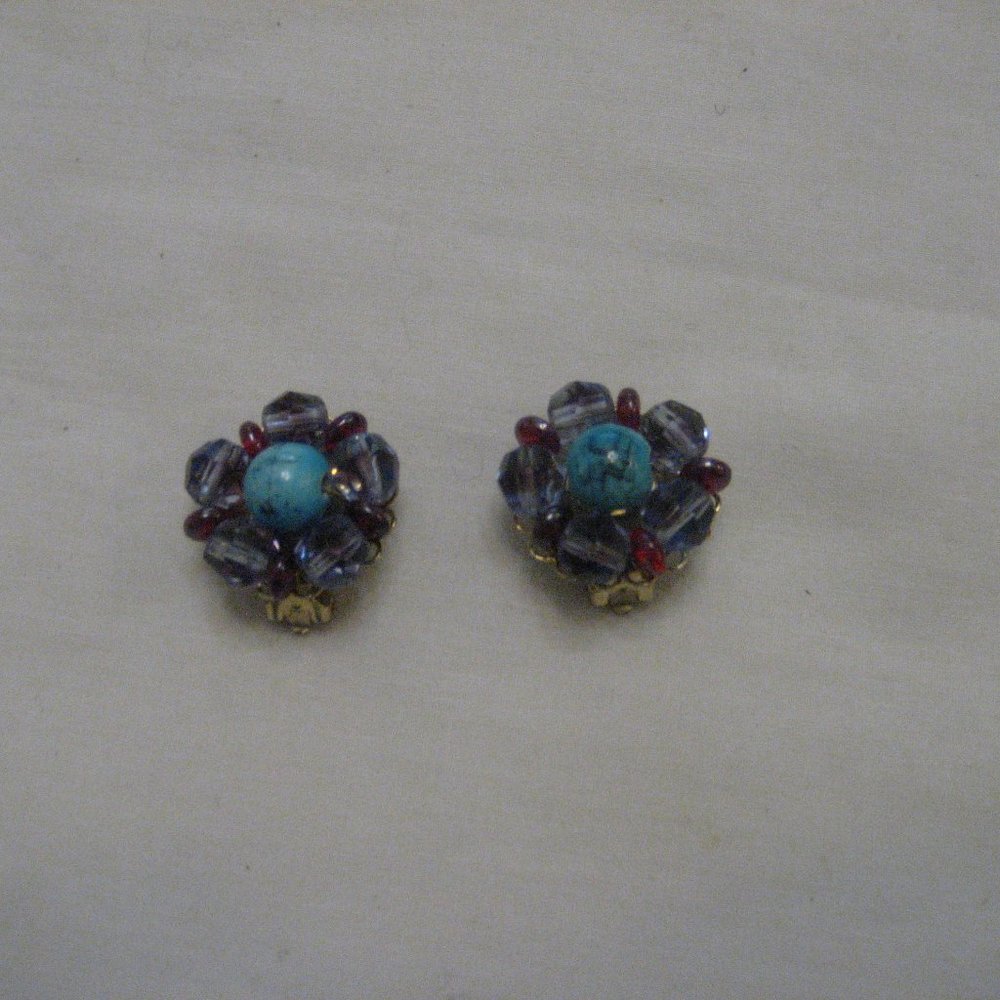 VINTAGE MARVELLA GLASS CLIPONS 1"D